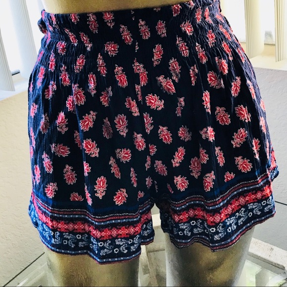 UNI-SHOULDER Ruffled Floral SHORTS SET Small - Picture 4 of 8